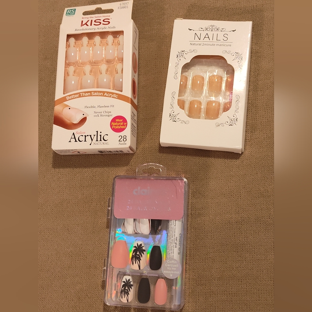 Kiss Revolutionary Acrylic Nails - Natural and Cream